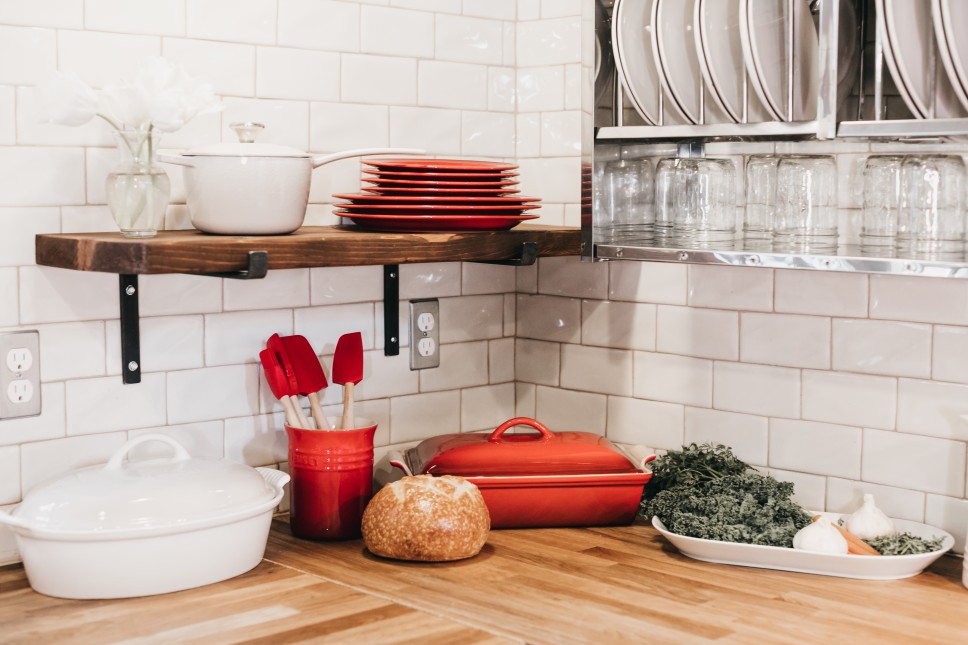 Image of a messy kitchen